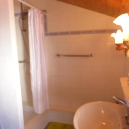 Chibau Berria-apercu Et Montagne A Cote De La