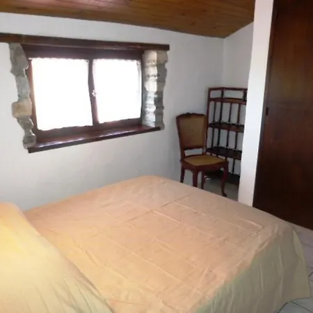 Chibau Berria-apercu Et Montagne A Cote De La